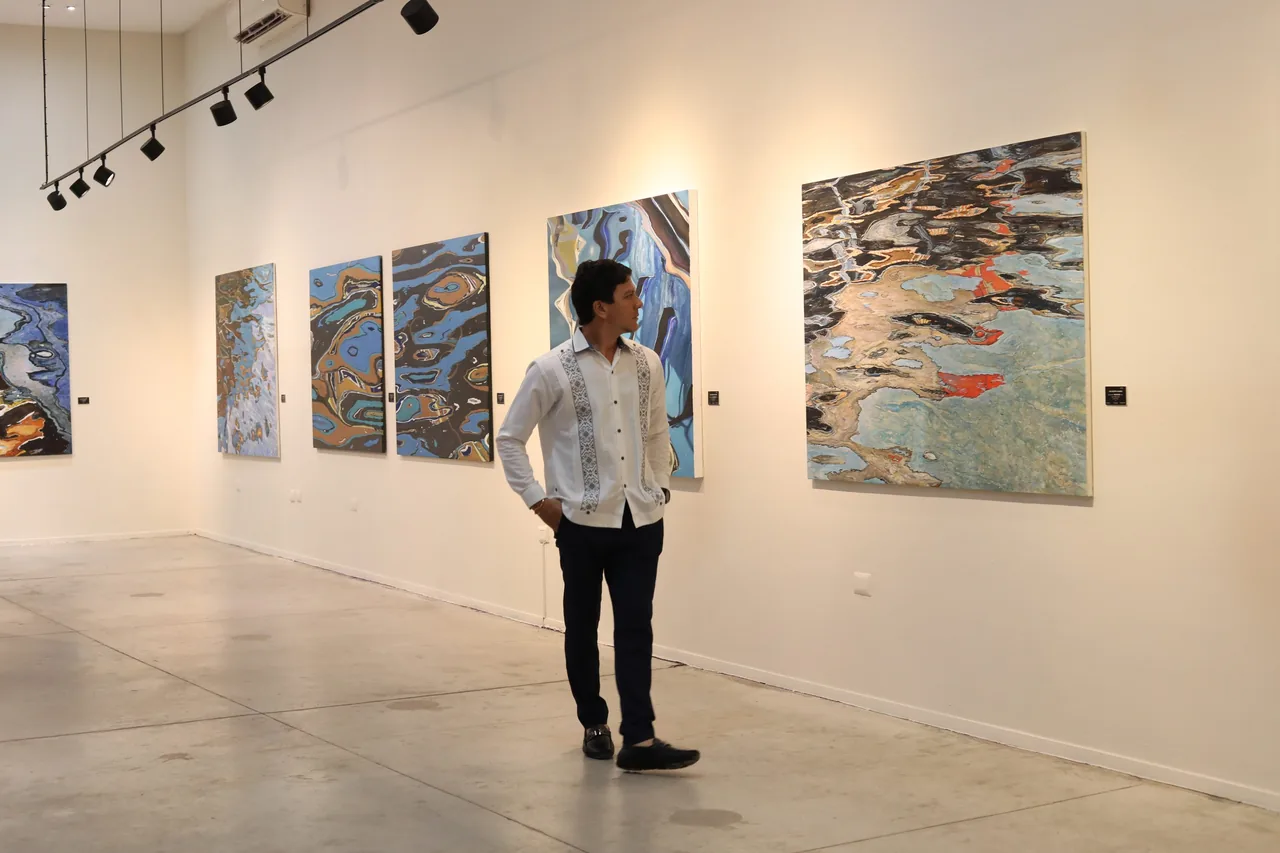 Luis Alberto Saldaña, in the gallery