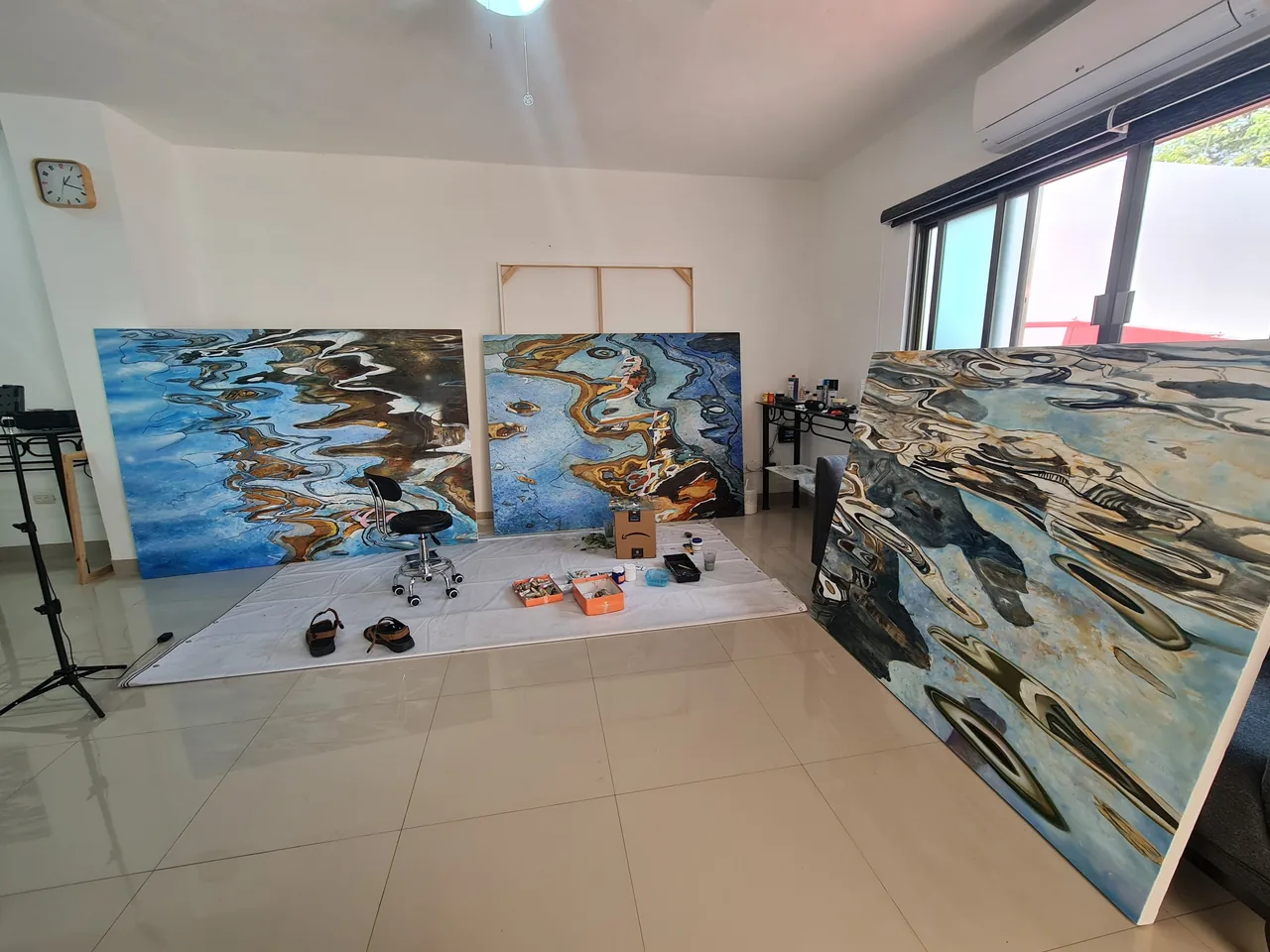 Luis Alberto Saldaña, in the studio, 2024