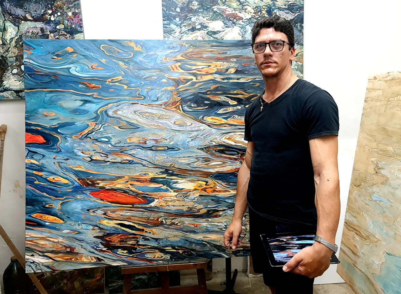 Luis Alberto Saldaña, in the studio, 2023